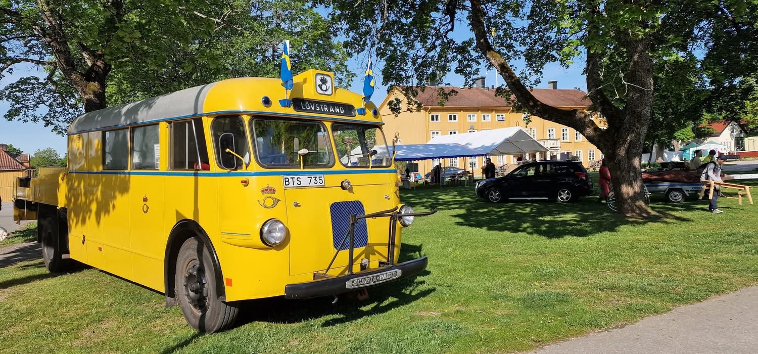Veteranbuss på området